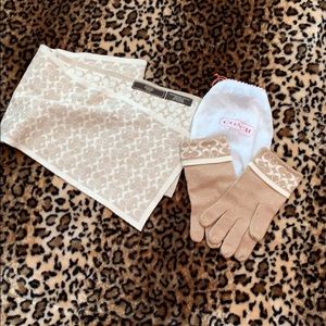 Coach matching set of scarf and mittens